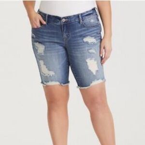 Torrid Boyfriend Distressed Ripped Leg Light Wash Bermuda Stretch Shorts Size 16